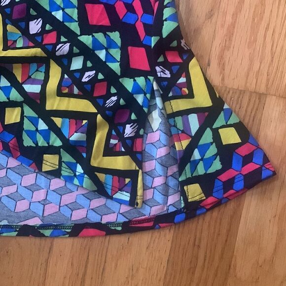 LuLaRoe Shirt Size M Colorful High Low - Picture 5 of 8